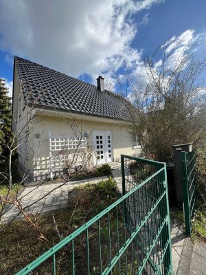 Gepflegtes Familienhaus mit Garten und Kamin in ruhiger Lage
