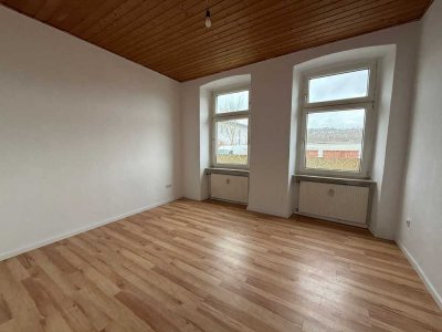 Gepflegte 2,5-Zimmer Wohnung im Erdgeschoss mit kleiner Terrasse