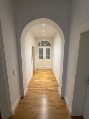 Einzigartige Denkmalwohnung in bester Lage mit Einbauküche