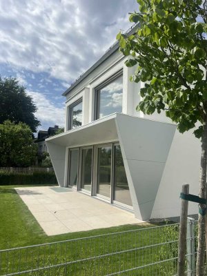 Jetzt umziehen - Fertig gestelltes Neubau-Einfamilienhaus mit Tiefgarage