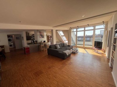 Ruhiges, loftartiges Dachgeschoss auf altem Fabrikgebäude (3.5 Zimmer)