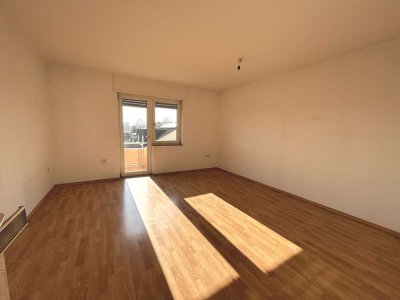 Charmante 3-Zimmer-Wohnung mit Balkon im Herzen von Neckarau !
