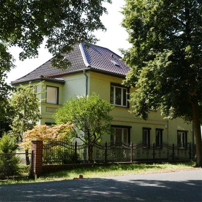 Badesee und Wald gegenüber: Familienhaus im Erstbezug ! prov.frei !