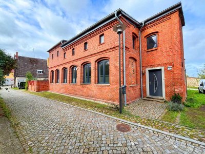 Einzigartiges Esemble - Modernes Loft und historisches Einzeldenkmal auf einem Grundstück