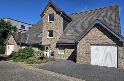 Attraktive 3 Zi. Wohnung im 1. OG mit Aufzug, Loggia, Garage in zentraler, ruhiger Sackgassenlage
