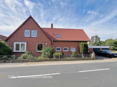 Landflair trifft Stadtnähe – Charmantes EFH mit Einliegerwohnung und Doppelgarage. 230m² Whfl