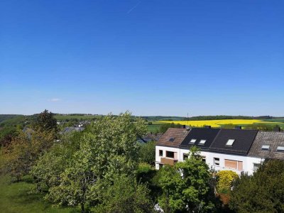 3 Zimmer-Wohnung mit Loftcharakter, Fernblick und Dachterrasse