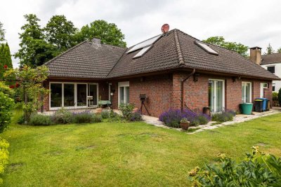 *** BUNGALOW - EBENERDIG - FUßBODENHEIZUNG - SOLAR - RIESEN DACHGESCHOSS - GARAGE ***