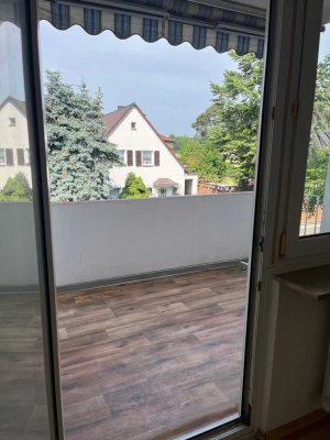 Großzügige 2-Zimmer-Etagenwohnung mit Loggia, Einbauküche & Garage in Fürth-Ronhof