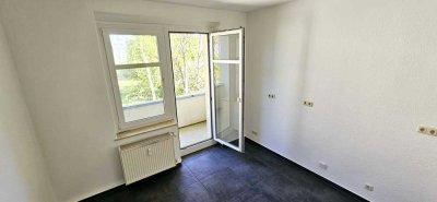 MEGA =》ERSTBEZUG, BALKON, TAGESLICHTBAD, WANNE !!