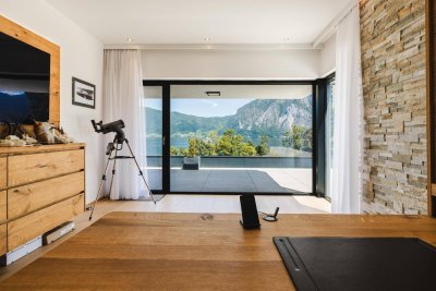 Außergewöhnliches Wohnerlebnis - mit Lift und traumhaften Ausblick auf den Traunsee und in die Berge