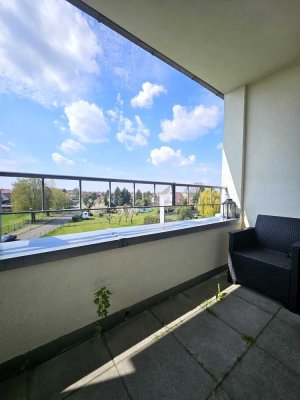 +++ Ein sonniger Traum - lichtdurchflutete 2 Zi. DG-WE mit Dachbalkon, Stpl.  &  Blick ins Grüne+++