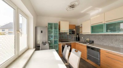 Modernisiertes Mehrfamilienhaus mit zusätzlicher Mieteinheit, verpachtetem Geschäftslokal und Garten