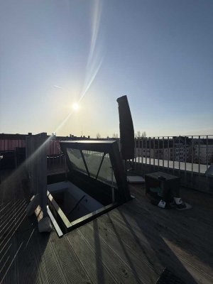 Helle Dachgeschosswohnung im Penthouse-Stil mit großer Dachterrasse