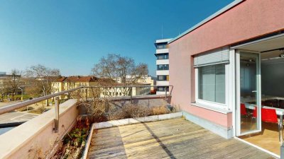 Stilvolle Dachgeschosswohnung mit sonniger Gartenterrasse und Tiefgaragenstellplatz am Holzhofpark