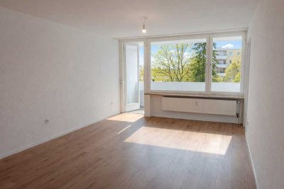 ILIEV IMMOBILIEN: Schön geschnittene und helle 2-Zimmerwohnung mit Westbalkon in Milbertshofen
