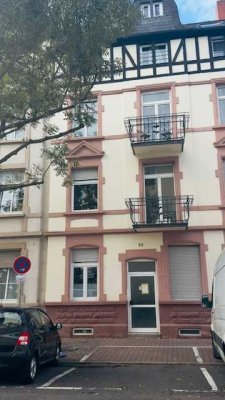 Charmante, außergewöhnliche Architektur -3,5 Zi Altbauwohnung- eigener Garten