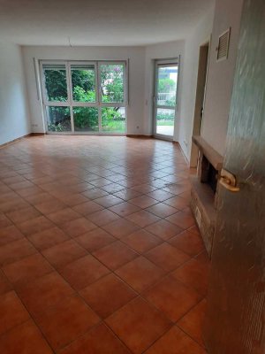 Gepflegte 3-Zimmer-EG-Wohnung mit Einbauküche und Garten in Hattersheim