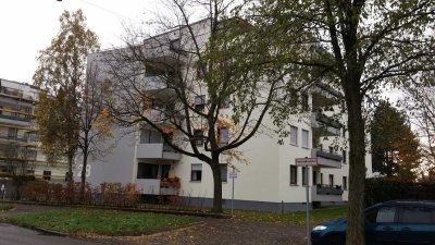 Geschmackvolle, sanierte 2-Zimmer-Wohnung mit Balkon in Augsburg