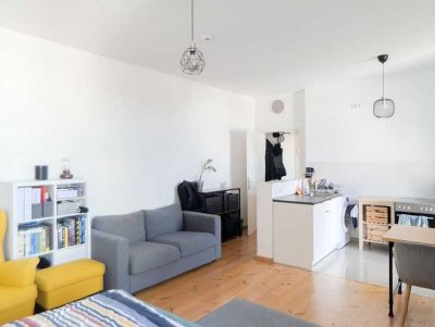 HOMESK - Sanierte 1-Zimmer-Altbauwohnung mit Balkon in der Brandenburger Vorstadt