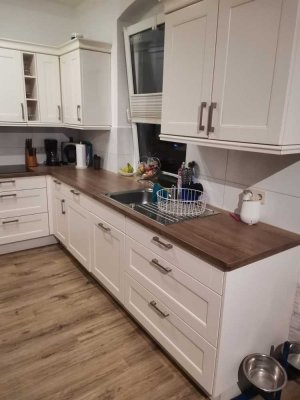 schöne 4 Raum Etagenwohnung mit Einbauküche