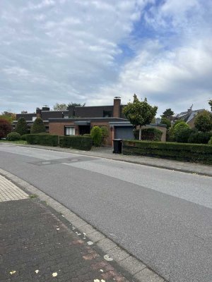 Einfamilienhaus mit großem Garten, Atrium und Garage in schöner Lage in Meerbsuch-Strümp