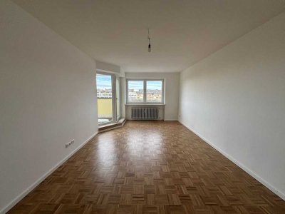 Modernisierte 2-Zimmer Wohnung mit großer Dachterrasse in Augsburg-Univiertel zu vermieten