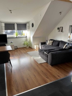 Modernisierte, helle 2,5-Zimmer-Wohnung mit Balkon und Einbauküche in Leutenbach
