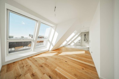 HELLE DACHGESCHOSSWOHNUNG MIT EINZIGARTIGER AUSSICHT