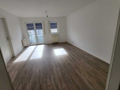 Schöne, helle 2-Zimmer-Wohnung mit Balkon und Einbauküche in Markelfingen