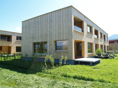 NEU - Feldkirch Gisingen Guldenäcker - Vollholz Reihenhaus mit 5 Zimmer, Garten und Carport, Top Lage