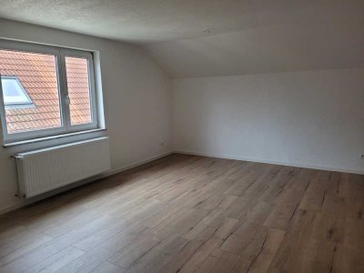 Schöne 2-Zimmer-Dachgeschosswohnung mit EBK in Böbingen