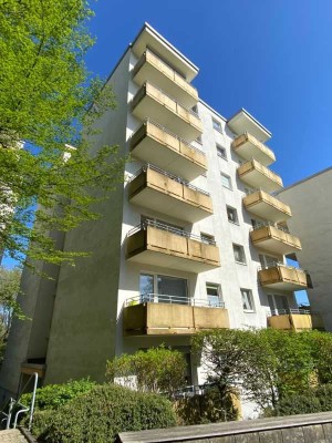 Traumhafter Weitblick und modernisierte 2-Zimmerwohnung dazu.
