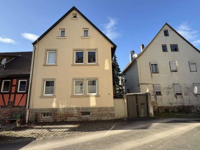 Teilsaniertes Einfamilienhaus mit kleinem Grundstück in Neubrunn zu verkaufen