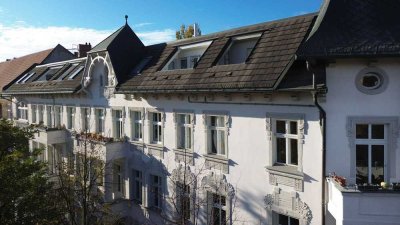 Schöne 2-Zimmer-Altbauwohnung mit Terrasse zum Innenhof