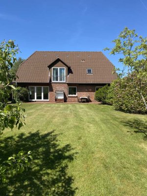 Erstbezug in St. Peter-Ording: Sanierte Wohnung mit Garten in charmantem Haus