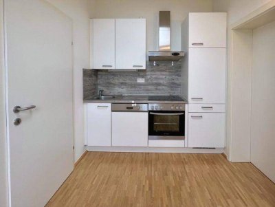 Ruhige 2 ZIMMER-Wohnung, extra Küche möbliert, neuwertige Sanitäranlagen (Bad + WC), Lift, nähe TU!