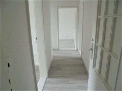 2,5 ZIMMER | BALKON | WANNE I ZENTRAL & HELL | aktuell in Renovierung