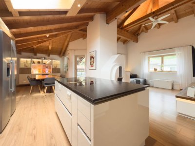 Hochwertige Dachgeschoßwohnung in Ruhelage