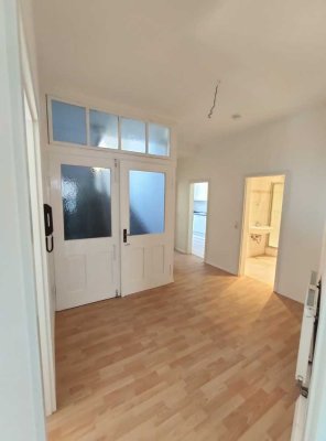 Helle 3-Zimmer Wohnung in Stuttgart-Zuffenhausen WG geeignet