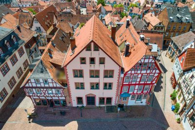 **Imposante großzügige 3-4 Zimmer-Wohnung mit EBK in der Kernstadt von Gelnhausen**
