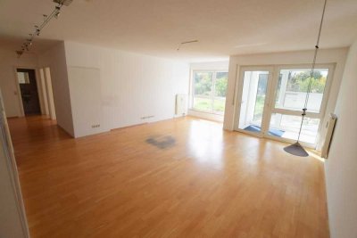 Sehr großzügige und helle 5-Zimmer-Whg. oder Büro-/Praxisfläche mit 5 Stellplätzen.