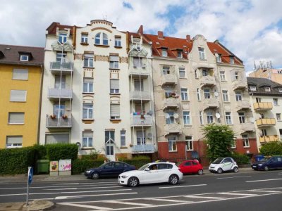 VERMIETETE 3-ZIMMER-ALTBAUWOHNUNG MIT BALKON IN VERKEHRSGÜNSTIGER LAGE VON WIESBADEN