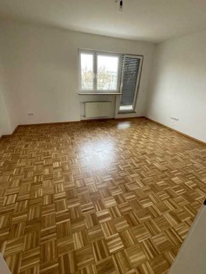 Helle 4-Zimmer-Wohnung mit Balkon, ab dem 01.04.2026