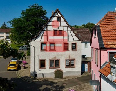 Sanierungsbedürftiges Einfamilienhaus mit 251 m² Wohnfläche in zentraler Lage von Grünstadt