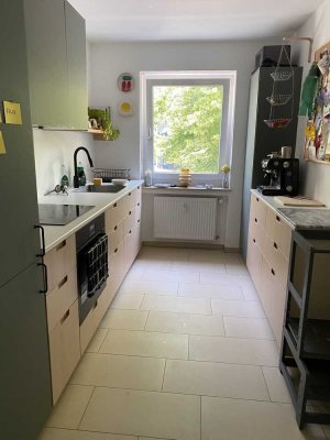 Stilvolle 4-Raum-Wohnung mit EBK und Balkon in München Obersendling