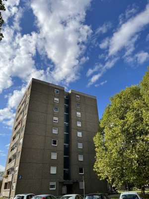 Wohnung im 4ten OG mit praktischem Zuschnitt, Einbauküche, Balkon, Aufzug + geringe Erbpacht