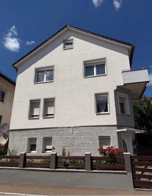 Wohnen in der Stadt! Top gepflegtes Zweifamilienhaus mit ELW in Heidenheim zu verkaufen.