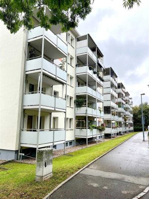 Schicke Wohnung mit EBK und geräumigem Balkon!