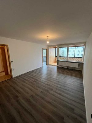 Renovierte 3-Zimmer-Wohnung + Garage